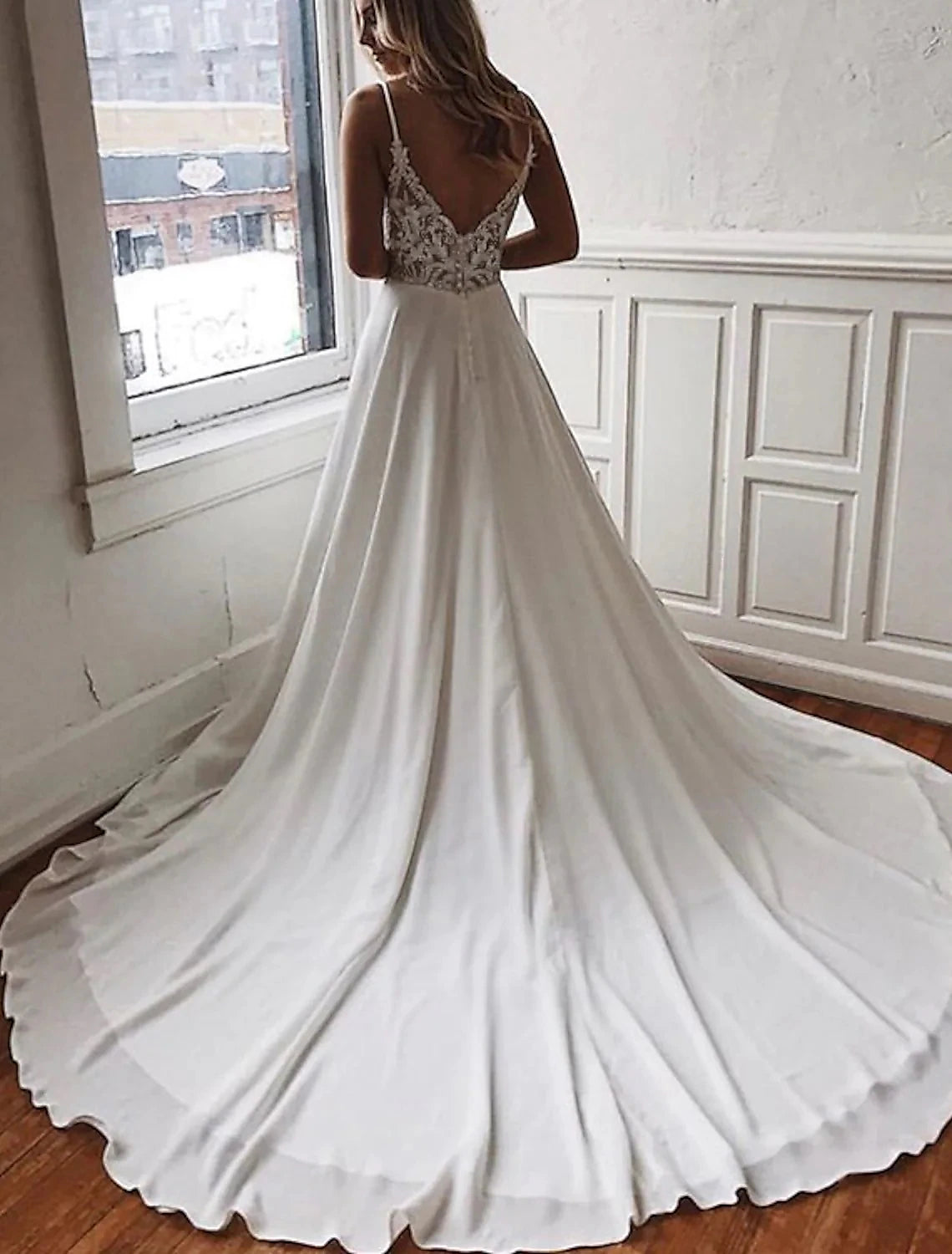 Wholesale Beach Open Back Boho Wedding Dresses A-Line Camisole V Neck Spaghetti Strap Chapel Train Chiffon Bridal Gowns With Appliques Solid Color Summer Wedding Party