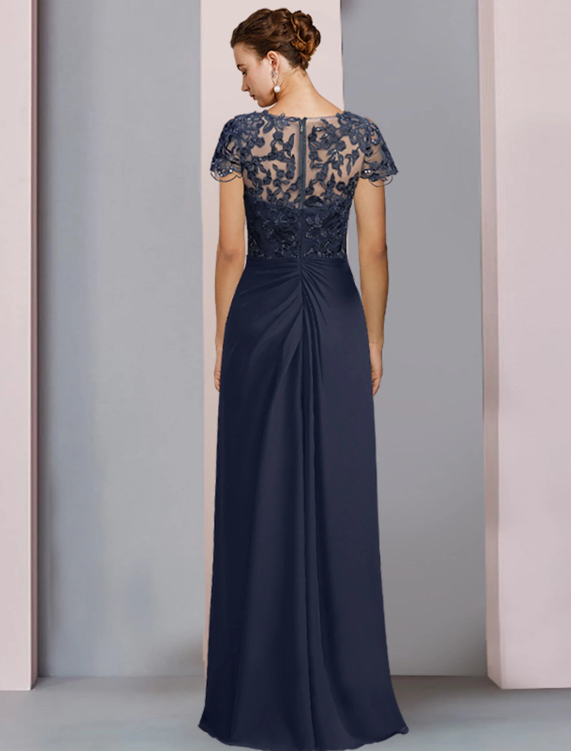 Wholesa  Sheath / Column Mother of the Bride Dress Formal Luxurious Elegant Scoop Neck Floor Length Chiffon Lace Short Sleeve with Sequin Appliques